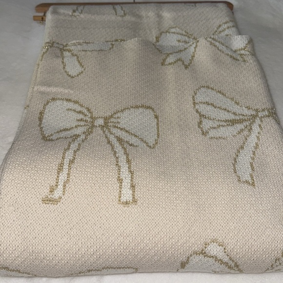 ID Home Christmas gold ribbon/bow Oversized Bows Throw - Christmas Bow Throw 🎀 - Picture 8 of 8